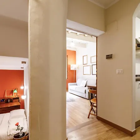 Live The Charm Of Just Steps From The Duomo Apartment