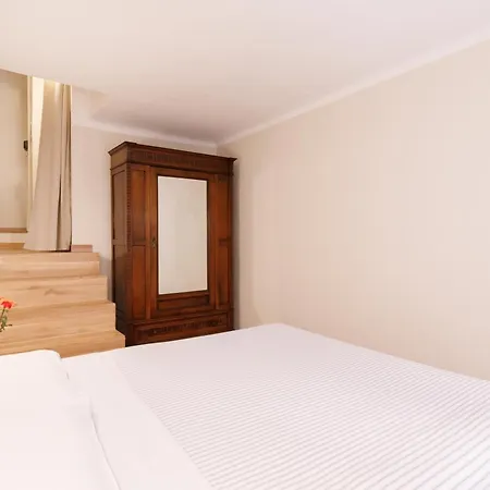 Guesthost - Live The Charm Of Siena Апартаменты *