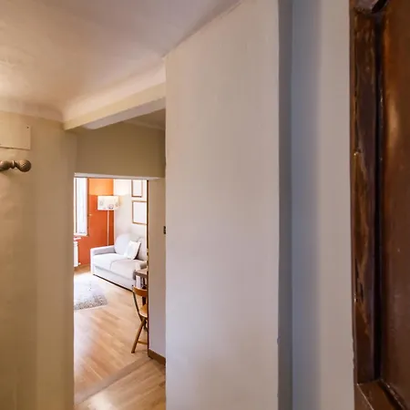Live The Charm Of Just Steps From The Duomo Apartment