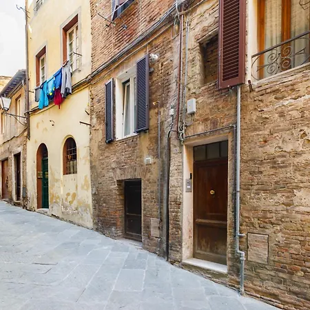 Guesthost - Live The Charm Of Siena Сиена