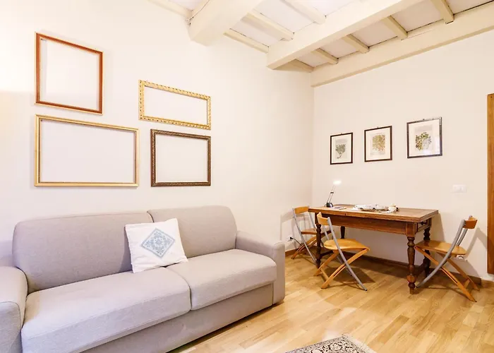 Guesthost - Live The Charm Of Siena * Сиена