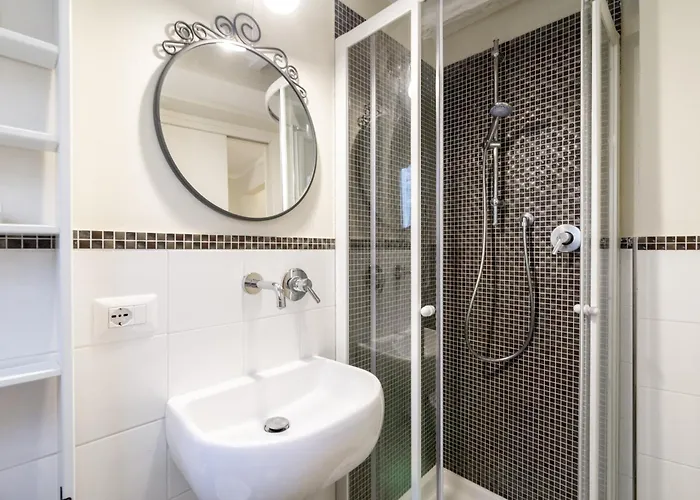 Guesthost - Live The Charm Of Siena * Сиена