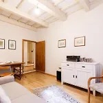 Apartment Guesthost - Live The Charm Of Siena *