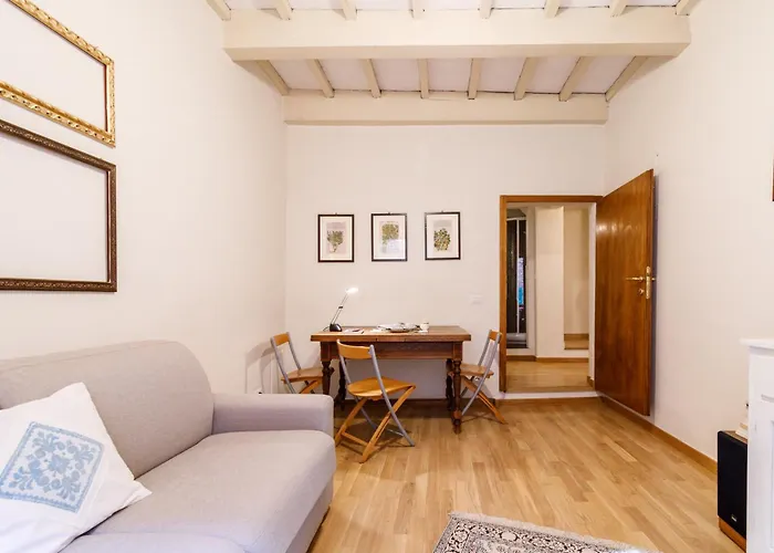 Guesthost - Live The Charm Of Siena *