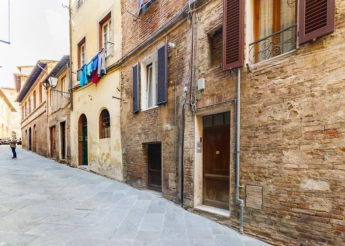 Guesthost - Live The Charm Of Siena Siena