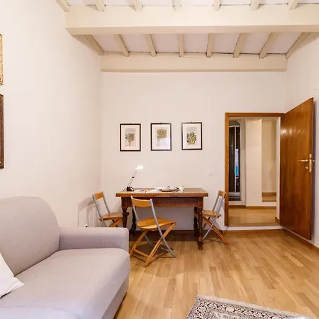 Live The Charm Of Just Steps From The Duomo *